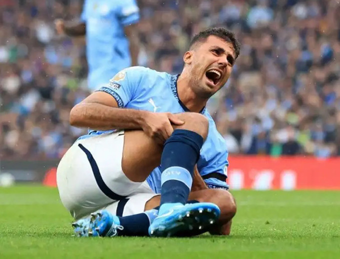 Rodri dính chấn thương và phải nghỉ dài hạn khiến Man City tổn thất lớn về lực lượng